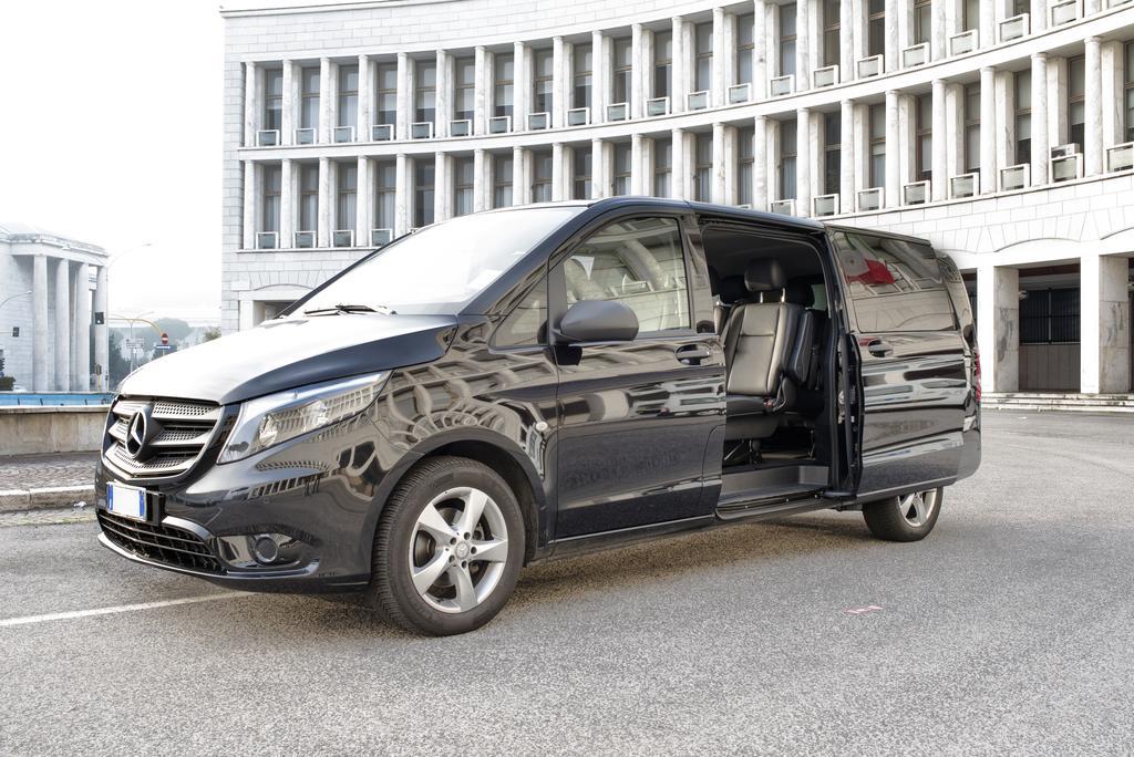Bed & Breakfast Armonie Romane Exterior photo Mercedes-Benz Viano