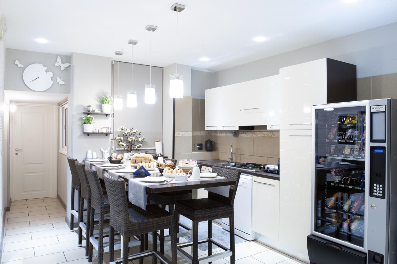 Bed & Breakfast Armonie Romane Exterior photo A modern kitchen